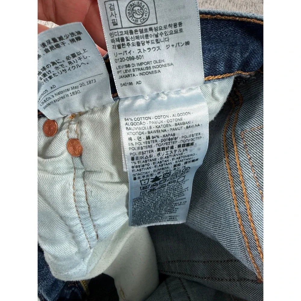 Levis 501 Jeans Men 32x32 Blue Denim Straight Leg Button Fly Mid Rise Distressed